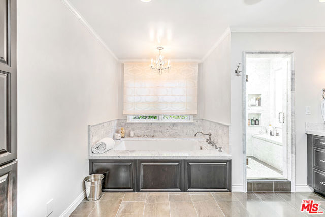 328 El Camino Drive, Beverly Hills CA: https://media.crmls.org/mediaz/13f369b8-5804-4ed0-b72a-1903b23f4365.jpg