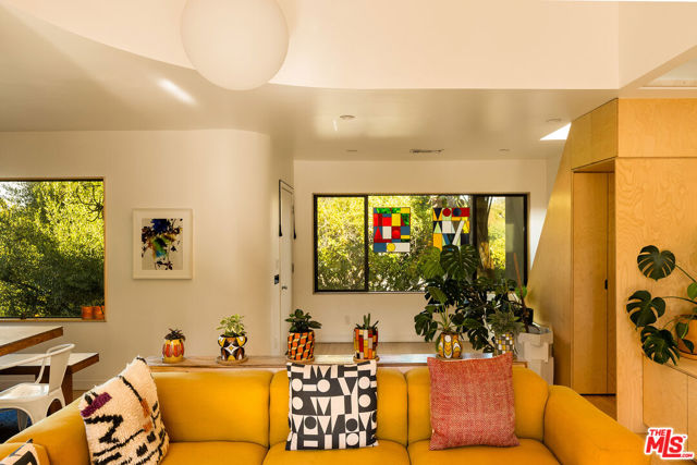 3435 Verdugo Vista Terrace, Los Angeles CA: https://media.crmls.org/mediaz/13f3d76e-6b4d-43bb-b7de-e75fda160d66.jpg