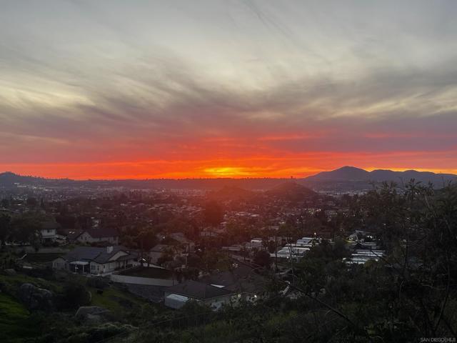 8016 Sterling Dr, El Cajon CA: https://media.crmls.org/mediaz/13f3ebf5-3e90-467f-9291-c71b42e878d6.jpg