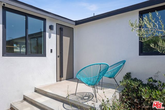3940 Huron Avenue, Culver City CA: https://media.crmls.org/mediaz/13f40ce3-75f0-4e65-a1e1-ffe1dd945eee.jpg