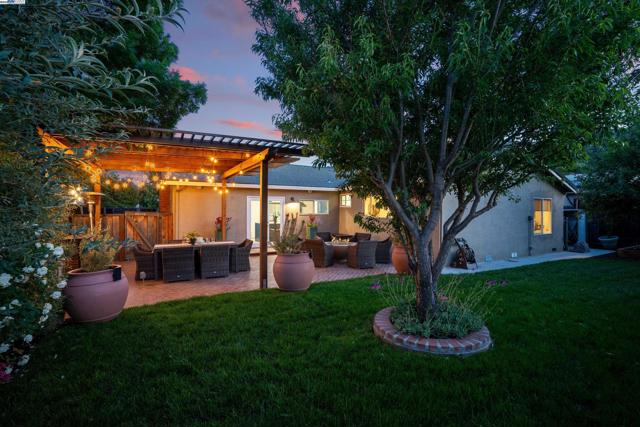 3644 Ashwood Drive, Pleasanton CA: https://media.crmls.org/mediaz/13f43623-07d5-485d-9eda-29517c97053c.jpg
