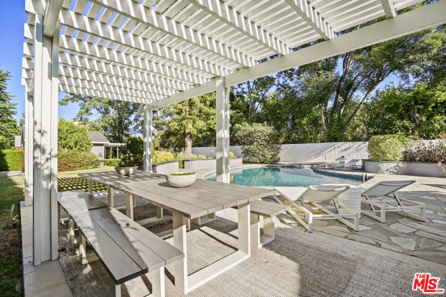 6002 Jumilla Avenue, Woodland Hills CA: https://media.crmls.org/mediaz/13f43b1a-c717-4b0d-8ec8-22f6cbd5a679.jpg