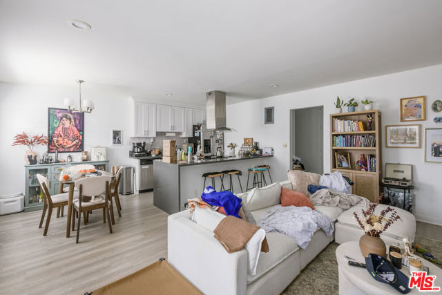 10225 Regent Street photo 5