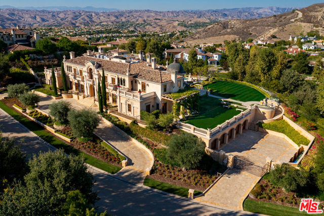 25305 Prado De La Felicidad, Calabasas CA: https://media.crmls.org/mediaz/13f4755d-b6ec-4540-8c41-bfba7c46c5b2.jpg