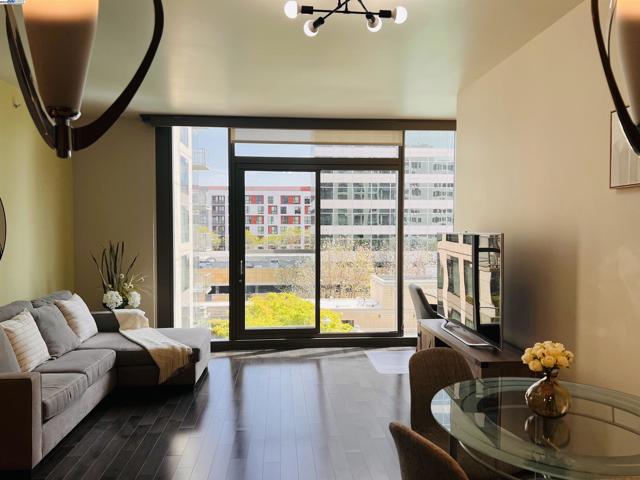 38 N Almaden Blvd, San Jose CA: https://media.crmls.org/mediaz/13f48919-afe7-4ee8-babe-2ff4aae91239.jpg