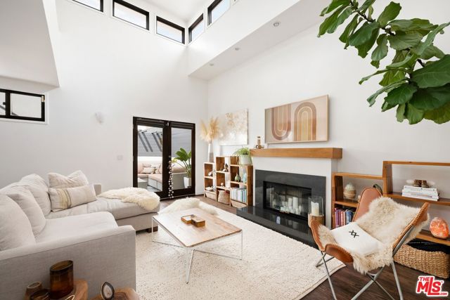 505 Pier Avenue, Santa Monica CA: https://media.crmls.org/mediaz/13f507ce-f89b-4b7b-aa27-a0d3b0f1f46f.jpg