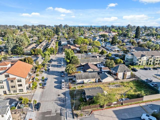 719 Darwin Street, Santa Cruz CA: https://media.crmls.org/mediaz/13f64ea3-4efc-4f81-9e16-2c3bf9c7767b.jpg