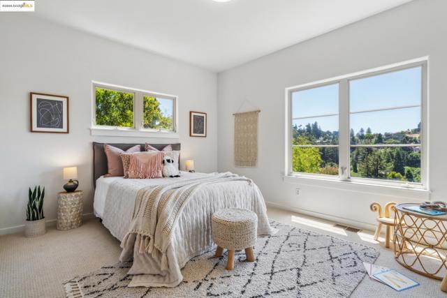 911 Aquarius Way, Oakland CA: https://media.crmls.org/mediaz/13f6b553-3012-46f4-ba7c-5957a1aa314a.jpg