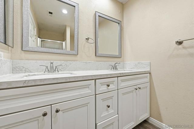 240 W Lincoln Ave, Escondido CA: https://media.crmls.org/mediaz/13f6be20-9040-4ab9-acdf-f040e905958b.jpg