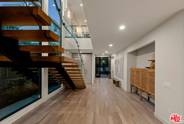 Drew Fenton | 505 Barrington Avenue Los Angeles CA | MLS: 7255319