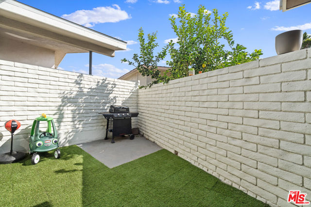 5040 W Slauson Avenue, Los Angeles CA: https://media.crmls.org/mediaz/13f7131d-77b6-44ec-b4c3-5cd8d1a27fcd.jpg