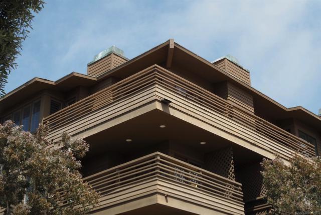 350 Prospect St, La Jolla CA: https://media.crmls.org/mediaz/13f76b8c-ddf9-4e0f-9260-ffa4fbce1d62.jpg