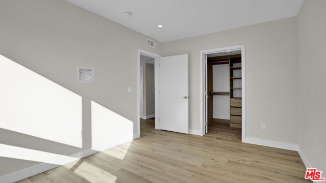 846 S Mariposa Avenue, Los Angeles CA: https://media.crmls.org/mediaz/13f79c83-d411-4463-b075-f3c92a471937.jpg