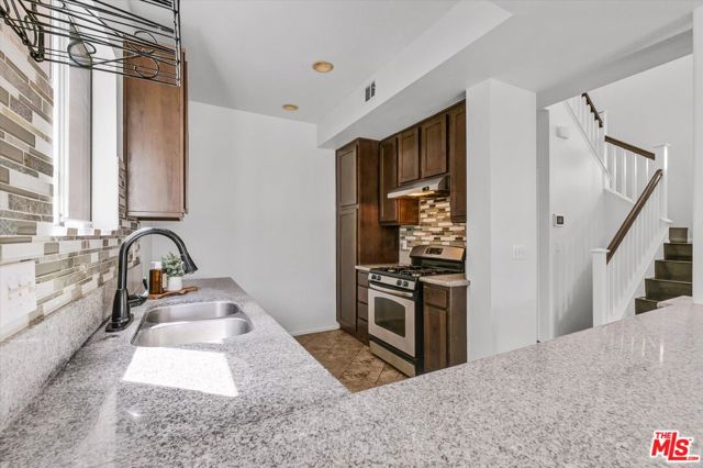 2279 Santa Ana Boulevard, Los Angeles CA: https://media.crmls.org/mediaz/13f7afd0-e406-4d60-bc2e-6d4de36608aa.jpg