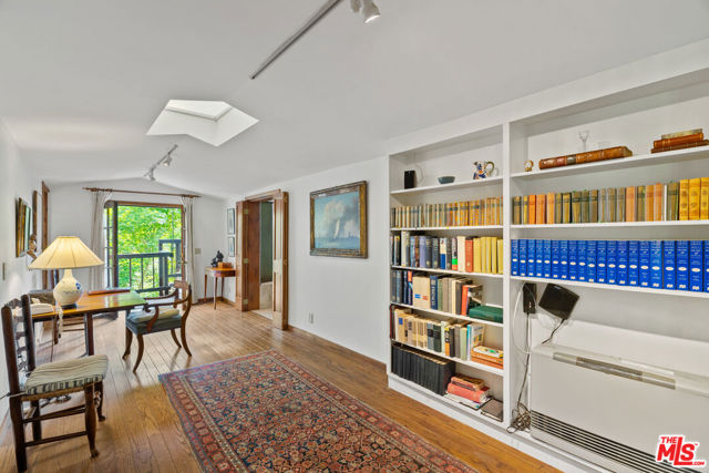 21550 Summit Trail, Topanga CA: https://media.crmls.org/mediaz/13f7e89d-7603-47ff-acec-2cd8d5d5be1f.jpg