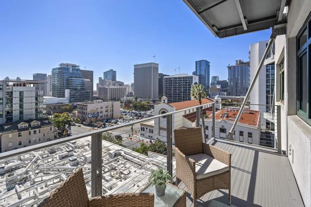 1551 4Th Avenue, San Diego CA: https://media.crmls.org/mediaz/13f82cde-f630-4747-b77d-4924a5c1541b.jpg
