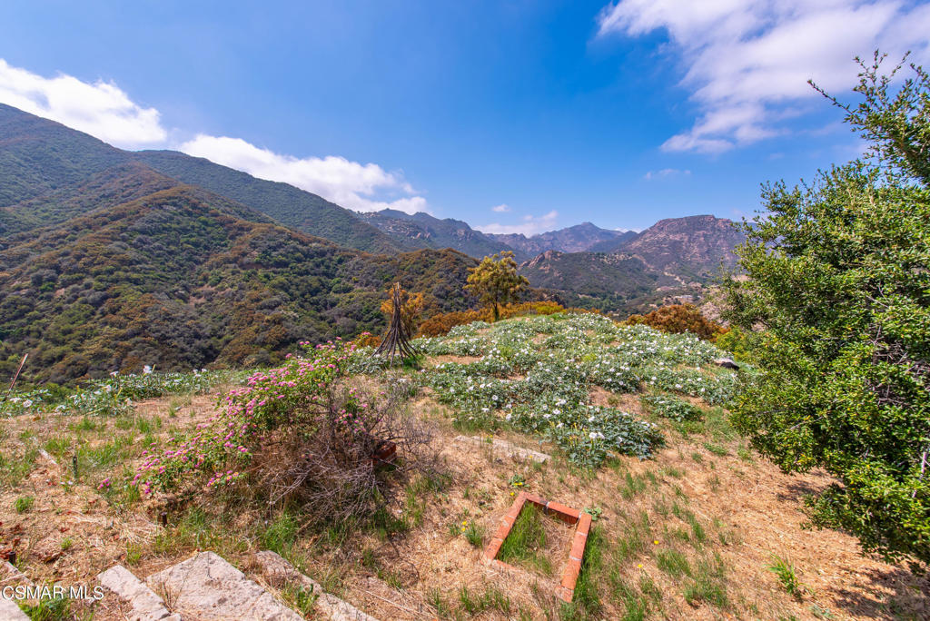 https://media.crmls.org/mediaz/13f833bb-d3b6-40ba-84bf-8b2b7ca8ec23.jpg?preset=X-Large