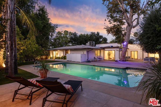 4745 Caritina Drive, Tarzana CA: https://media.crmls.org/mediaz/13f84fc3-7914-4a03-8e12-d7c088367800.jpg