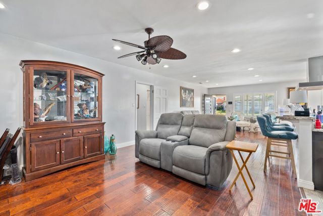 2031 W 98th Street, Los Angeles CA: https://media.crmls.org/mediaz/13f89006-8ded-4d46-a4d8-28cd13b2ef62.jpg