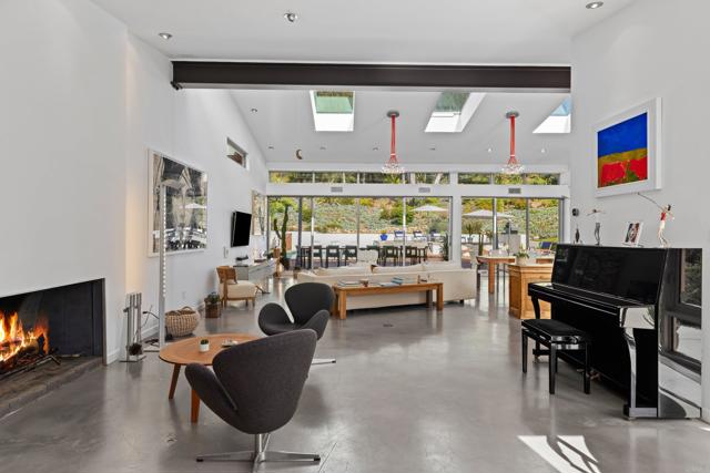 6672 Avenida Andorra, La Jolla CA: https://media.crmls.org/mediaz/13f8ec4a-cceb-4757-9245-8b24f5dd931b.jpg