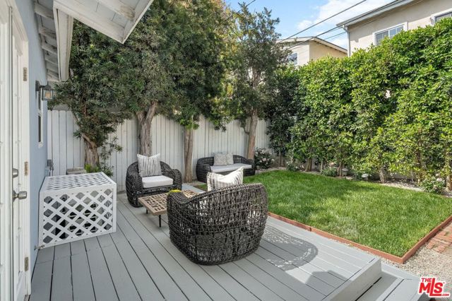 3627 Veteran Avenue, Los Angeles CA: https://media.crmls.org/mediaz/13f912cd-7ba1-45f2-b271-7046ac2b3ccb.jpg