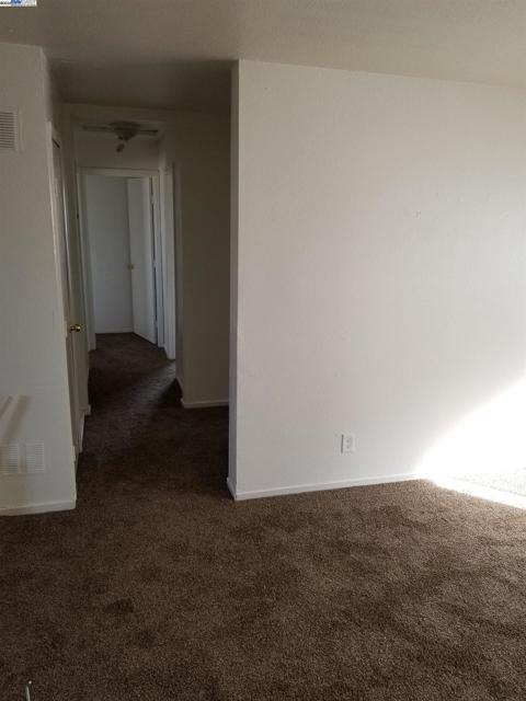 6109 Foothill Blvd, Oakland CA: https://media.crmls.org/mediaz/13f98cf9-7415-4500-93f5-906066668ac0.jpg