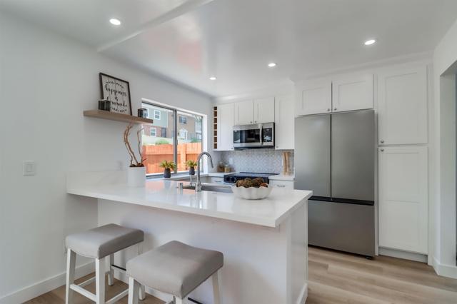 7827 Rancho Fanita Dr, Santee CA: https://media.crmls.org/mediaz/13f9d475-da8a-4189-b66e-3945ed72cf3f.jpg