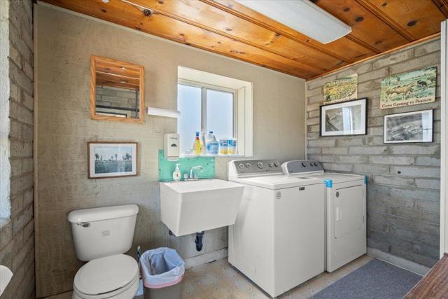 2675 Pacheco Pass Highway, Gilroy CA: https://media.crmls.org/mediaz/13faf23e-44d5-4181-bac7-aae54d04db88.jpg