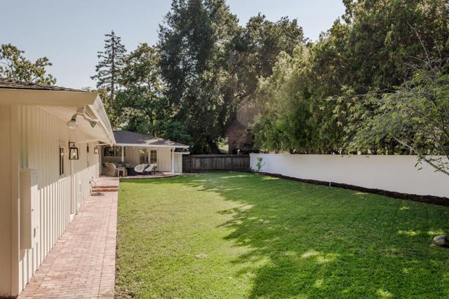 1597 Edgewood Drive, Palo Alto CA: https://media.crmls.org/mediaz/13fb060f-9ec4-4d09-94b1-2d276d718723.jpg
