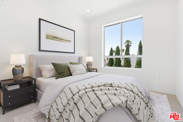 11727 Kiowa Avenue, Los Angeles CA: https://media.crmls.org/mediaz/13fb316b-7563-476d-b448-821d4e6cb8cf.jpg