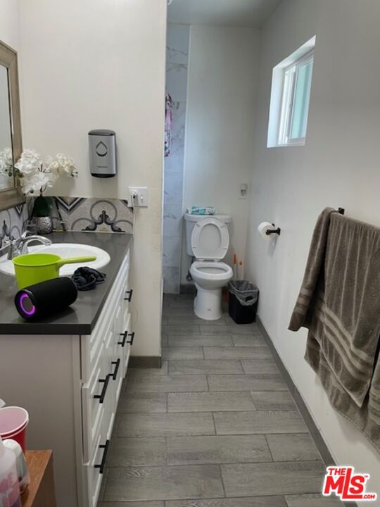 524 N Cummings Street, Los Angeles CA: https://media.crmls.org/mediaz/13fb6b1b-b69d-43c9-9599-3917dc8efa2c.jpg