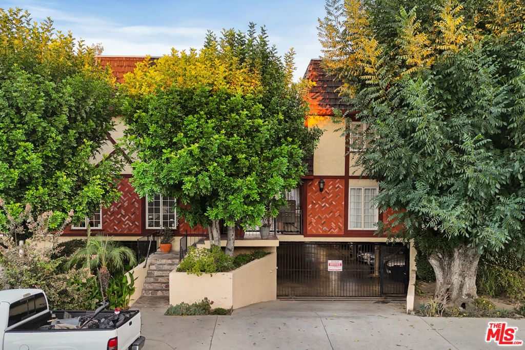 7422 Hazeltine Avenue #7