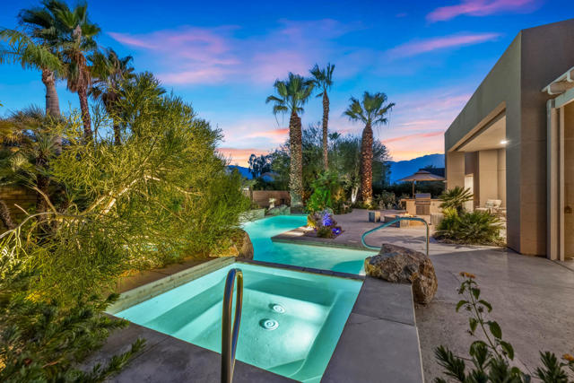 12 Boulder Lane, Rancho Mirage CA: https://media.crmls.org/mediaz/13fc7904-8d76-4364-96e2-a2e4b04bc287.jpg
