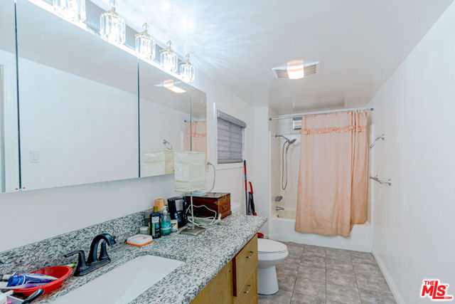 1207 S Harvard Boulevard, Los Angeles CA: https://media.crmls.org/mediaz/13fc9d78-f0d4-4f1b-b02b-29b5a39311f4.jpg