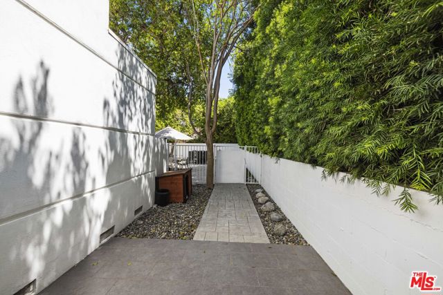 8944 Enfield Avenue, Sherwood Forest CA: https://media.crmls.org/mediaz/13fca2fb-2c02-47d8-aeeb-58c541c0d7d9.jpg