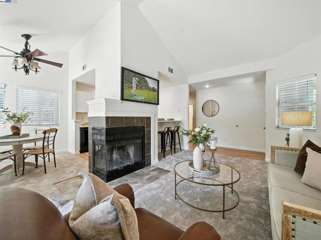7635 Canyon Meadow Cir, Pleasanton CA: https://media.crmls.org/mediaz/13fcaf2c-ca50-4618-b0bd-9be110d3f1b3.jpg