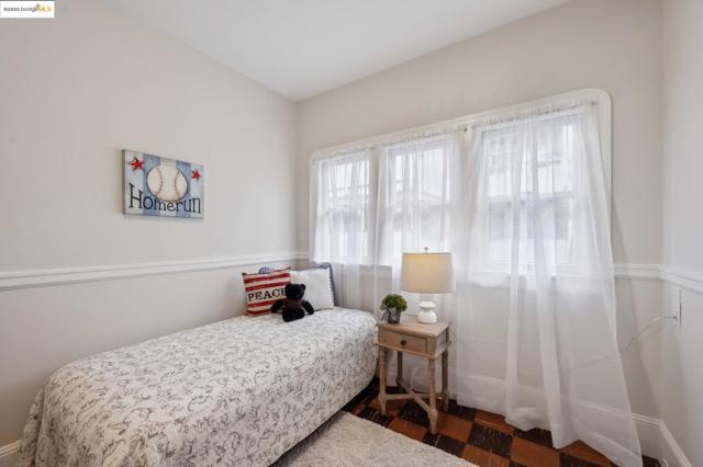 148 Estabrook, San Leandro CA: https://media.crmls.org/mediaz/13fd16d2-fc03-4c34-bb20-57fcf077a57a.jpg