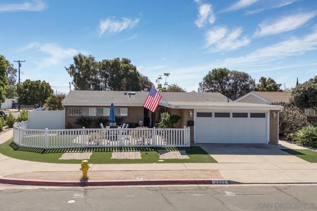 2597 Melbourne Dr, San Diego CA: https://media.crmls.org/mediaz/13fd342a-683e-418b-ac37-ffde41ed931f.jpg