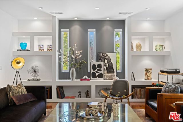 4255 Saint Clair Avenue, Studio City CA: https://media.crmls.org/mediaz/13fd65d0-3ab7-40e6-948c-3fdf97d259ca.jpg