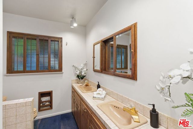 15241 Septo Street, Mission Hills (San Fernando) CA: https://media.crmls.org/mediaz/13fdfb46-ba99-431d-bf10-2b162a1a2b4e.jpg