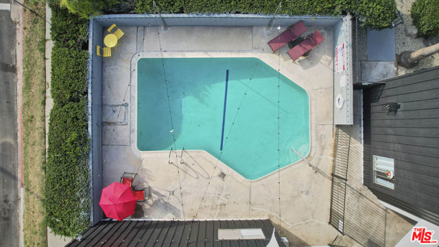 204 N Manhattan Place, Los Angeles CA: https://media.crmls.org/mediaz/13fe2ff2-c1f8-4a19-9e9d-8e2ab015af69.jpg