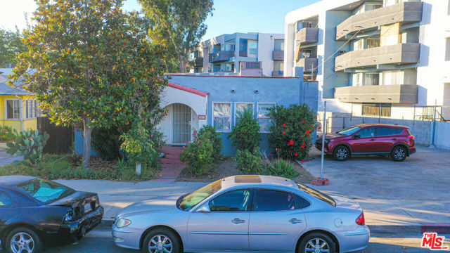 11675 Oxnard Street photo 7