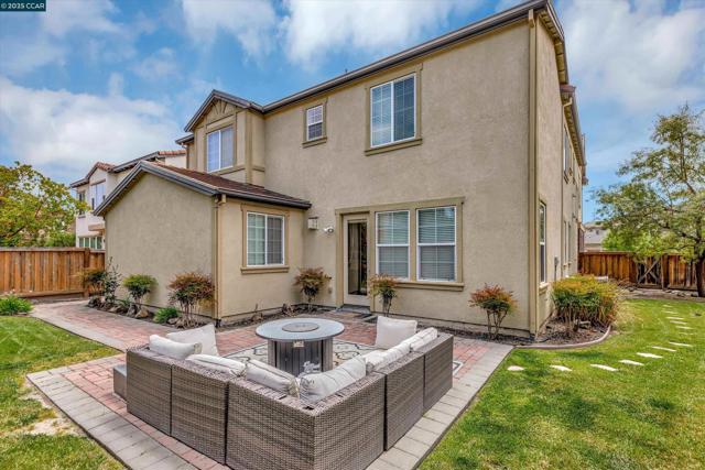 1489 Menton St, Danville CA: https://media.crmls.org/mediaz/13ff1bd4-eb8e-4d3b-8090-248e8b3c9387.jpg