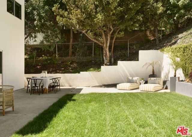 17155 Clemons Drive, Encino CA: https://media.crmls.org/mediaz/13ff1c3d-2d67-4b12-9fff-f028cb1c46c1.jpg