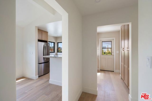 4718 Gaviota Avenue, Long Beach CA: https://media.crmls.org/mediaz/13ff49a3-9d9b-4161-a0d3-cbf2882cccb7.jpg