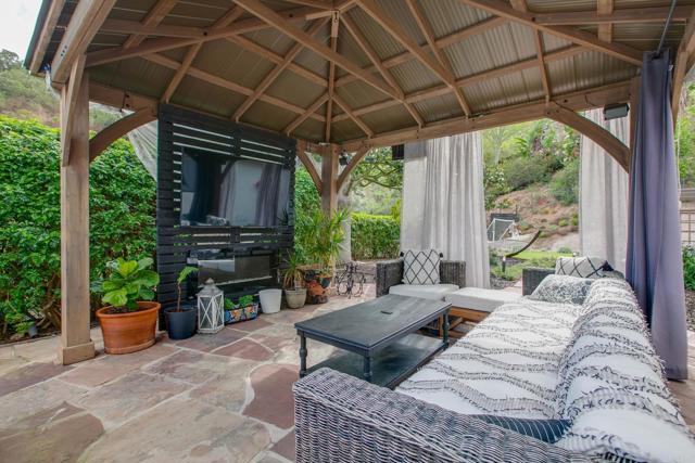 19950 Elfin Forest Ln, Escondido CA: https://media.crmls.org/mediaz/13ff4ed7-333f-4a57-b104-e426474d7145.jpg