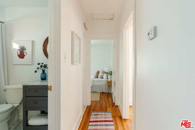 5421 Stratford Road, Los Angeles CA: https://media.crmls.org/mediaz/13ffa848-41df-4e60-84ec-a0305ca31533.jpg