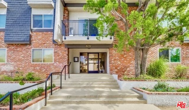 5252 COLDWATER CANYON Avenue, Van Nuys CA: https://media.crmls.org/mediaz/13ffb99d-96e0-436d-a8cd-f90c68459fce.jpg
