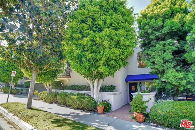 10437 Moorpark Street photo 5