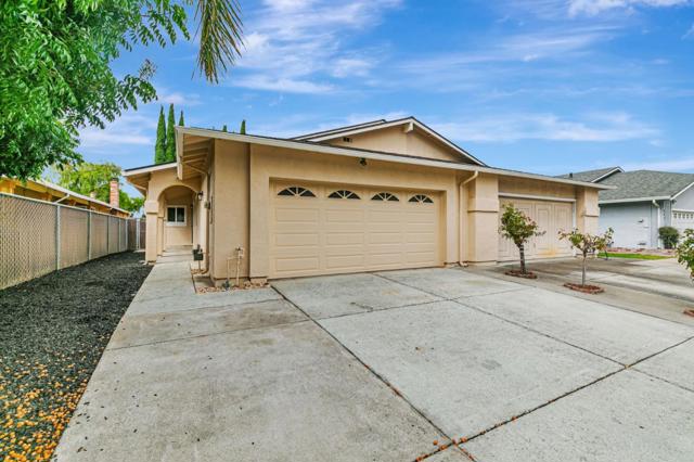 633 Easton Drive, San Jose CA: https://media.crmls.org/mediaz/13fffd46-7b0b-4965-b26e-6b00c81f056f.jpg